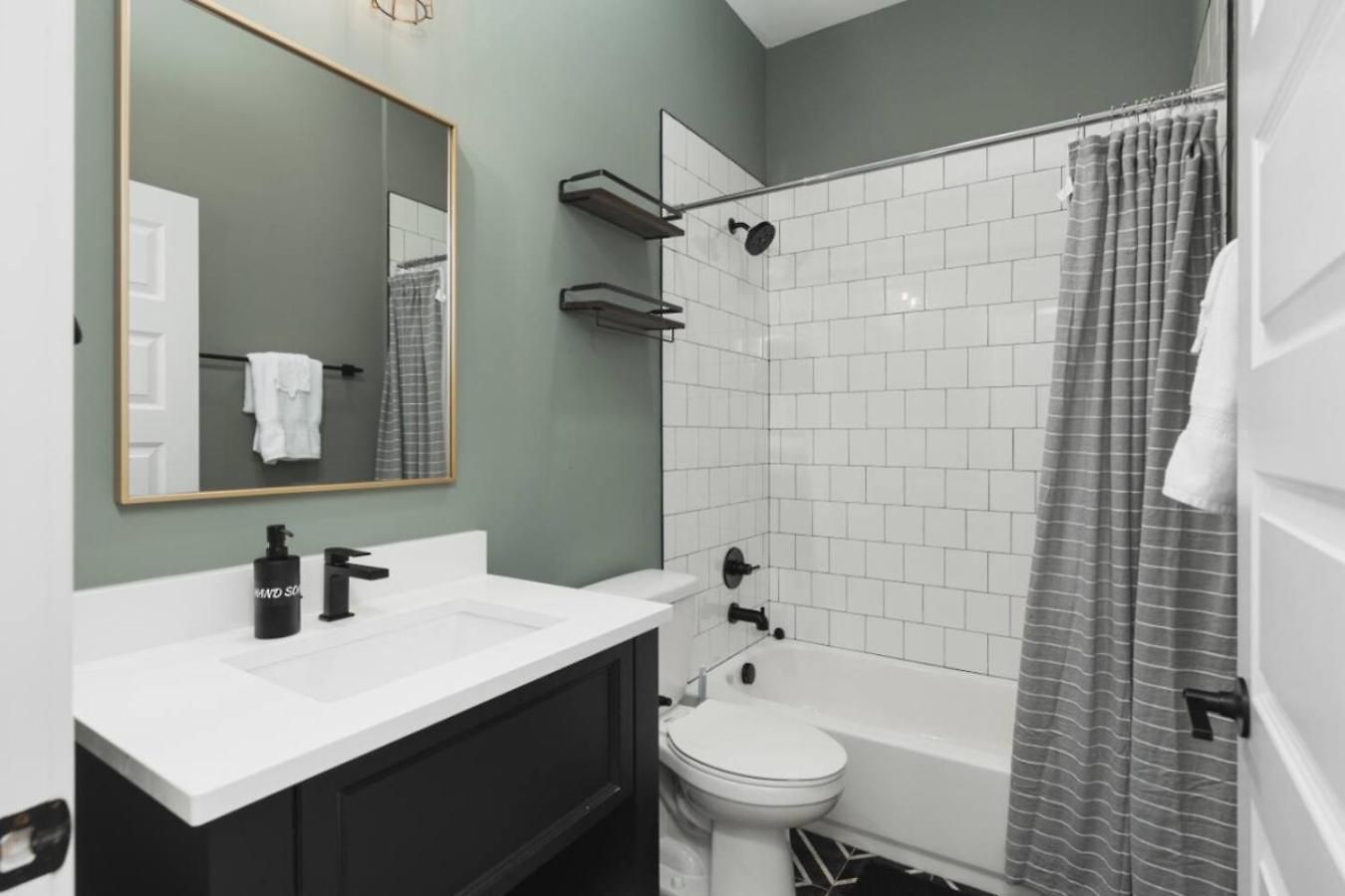 Sleeps 32 Only 10 Minutes To Broadway 4 Side By Side Nashville