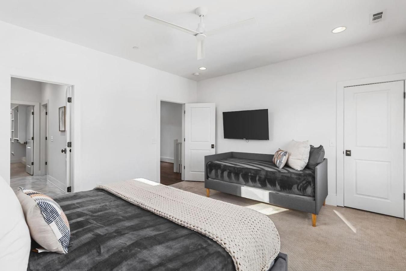 Two Neighboring Homes Sleeps 24 Walk To 12 South Nashville