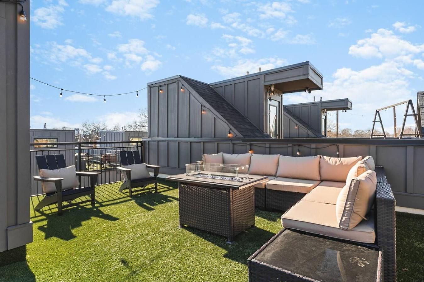 Holiday home Two Adjacent Homes Sleeps 24 Only 3 Miles To Broadway