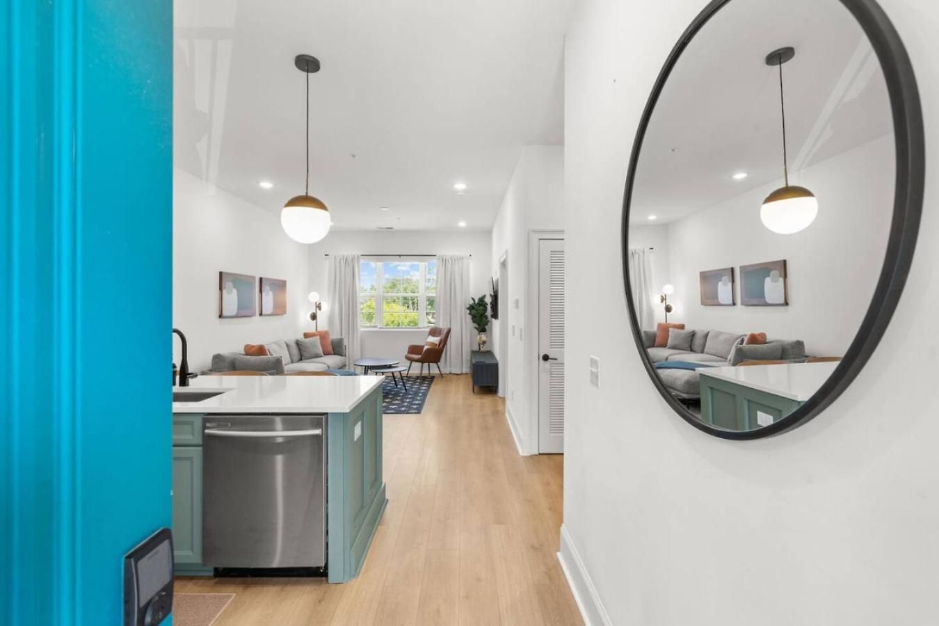 Sleeps 32 Only 10 Minutes To Broadway 4 Side By Side