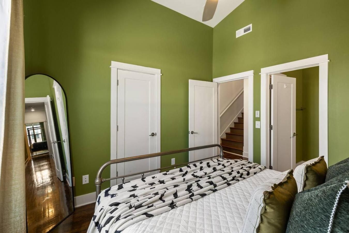 Private Rooftop Near Vanderbilt Only 2 Miles From Downtown Holiday home