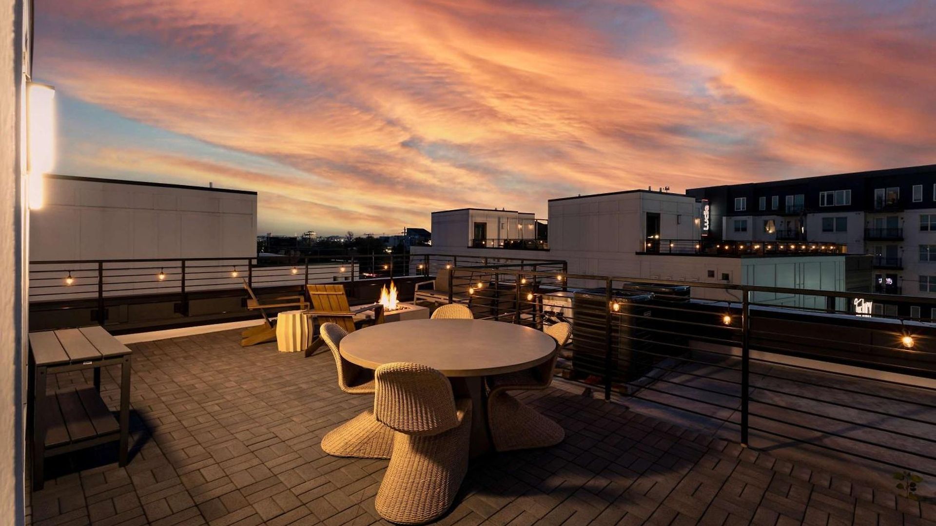 Rooftop Fire Pit Lounge Skyline Dt Nash Views Holiday home *