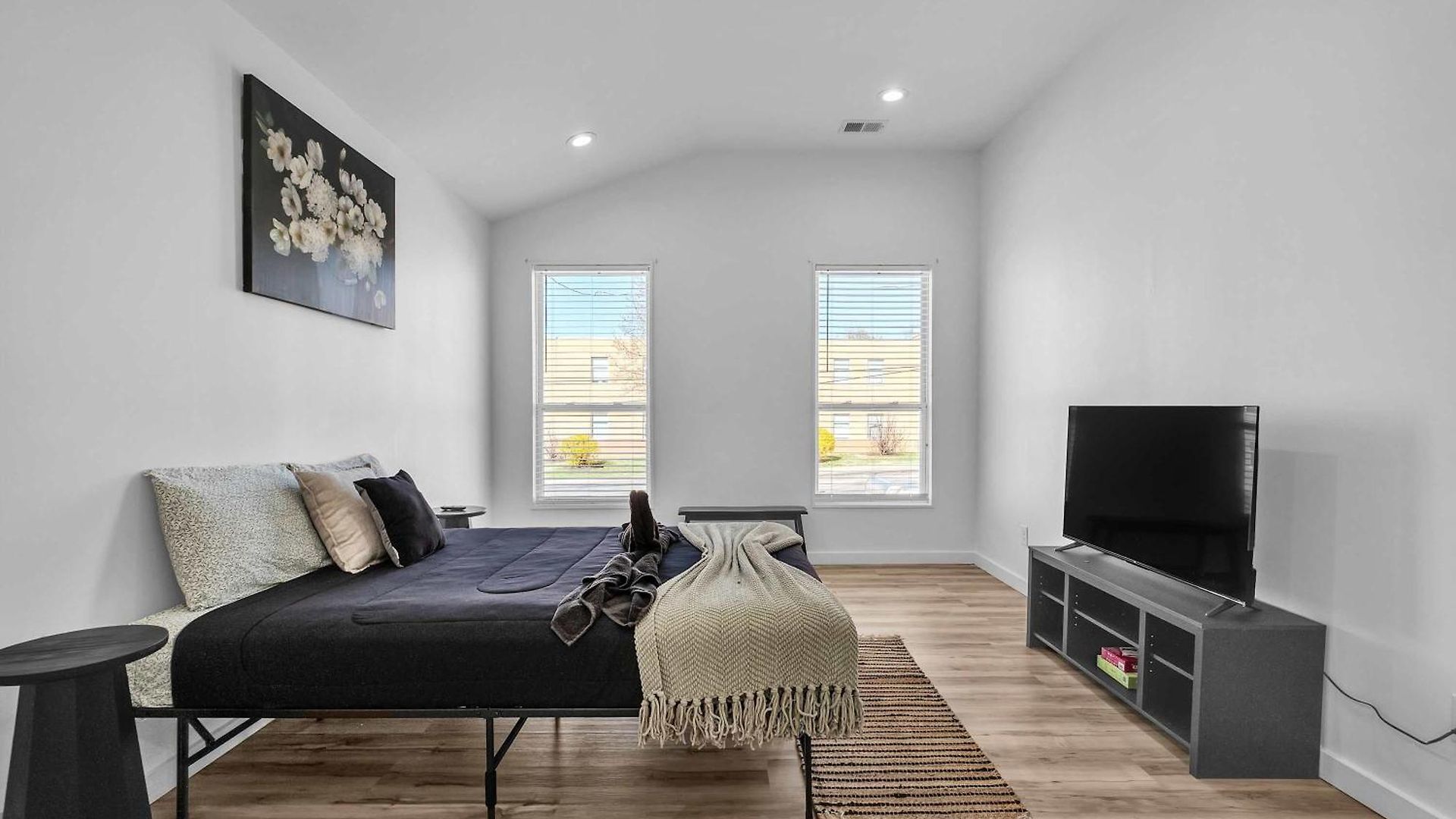 Spacious Duplex In Prime Location *