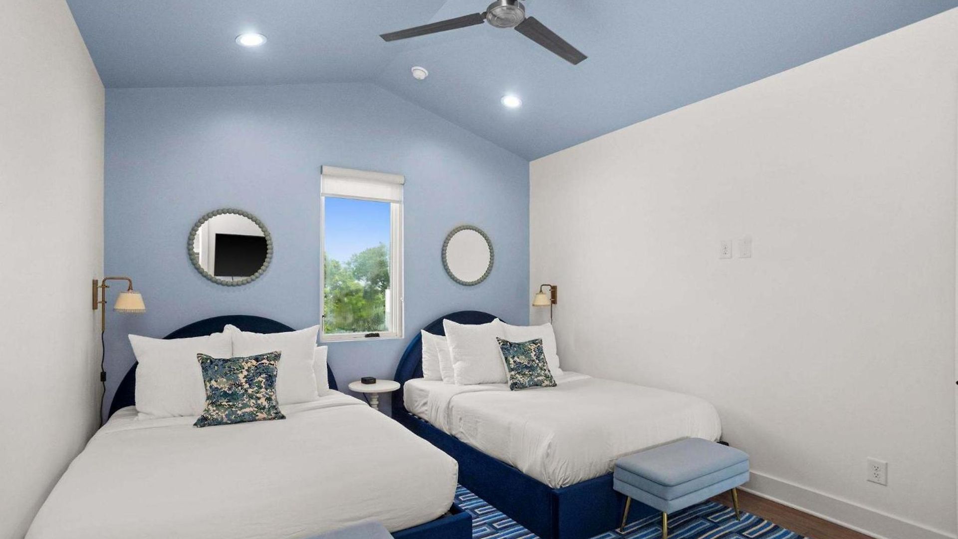 2 Adjacent Gem Great For Big Groups 8th Ave S Holiday home