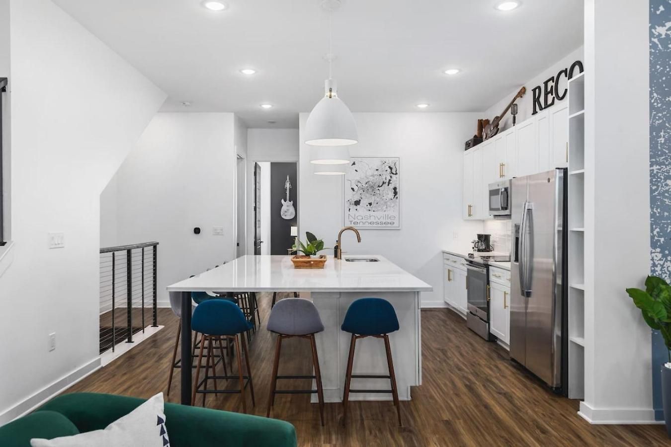 Two Adjacent Homes Sleeps 24 Only 3 Miles To Broadway *