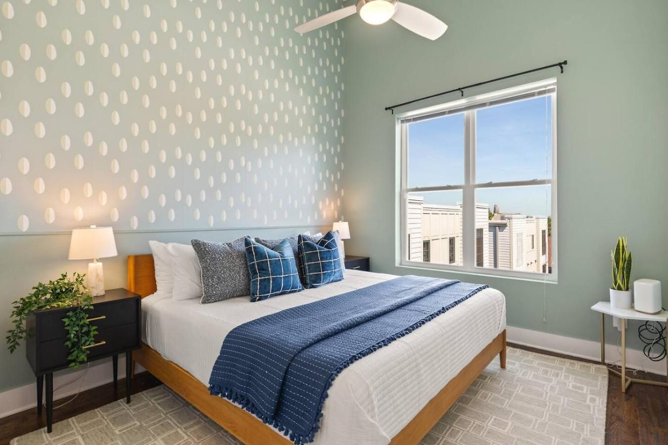 Walk To Vanderbilt And Belmont With Garage And Rooftop Deck Holiday home *