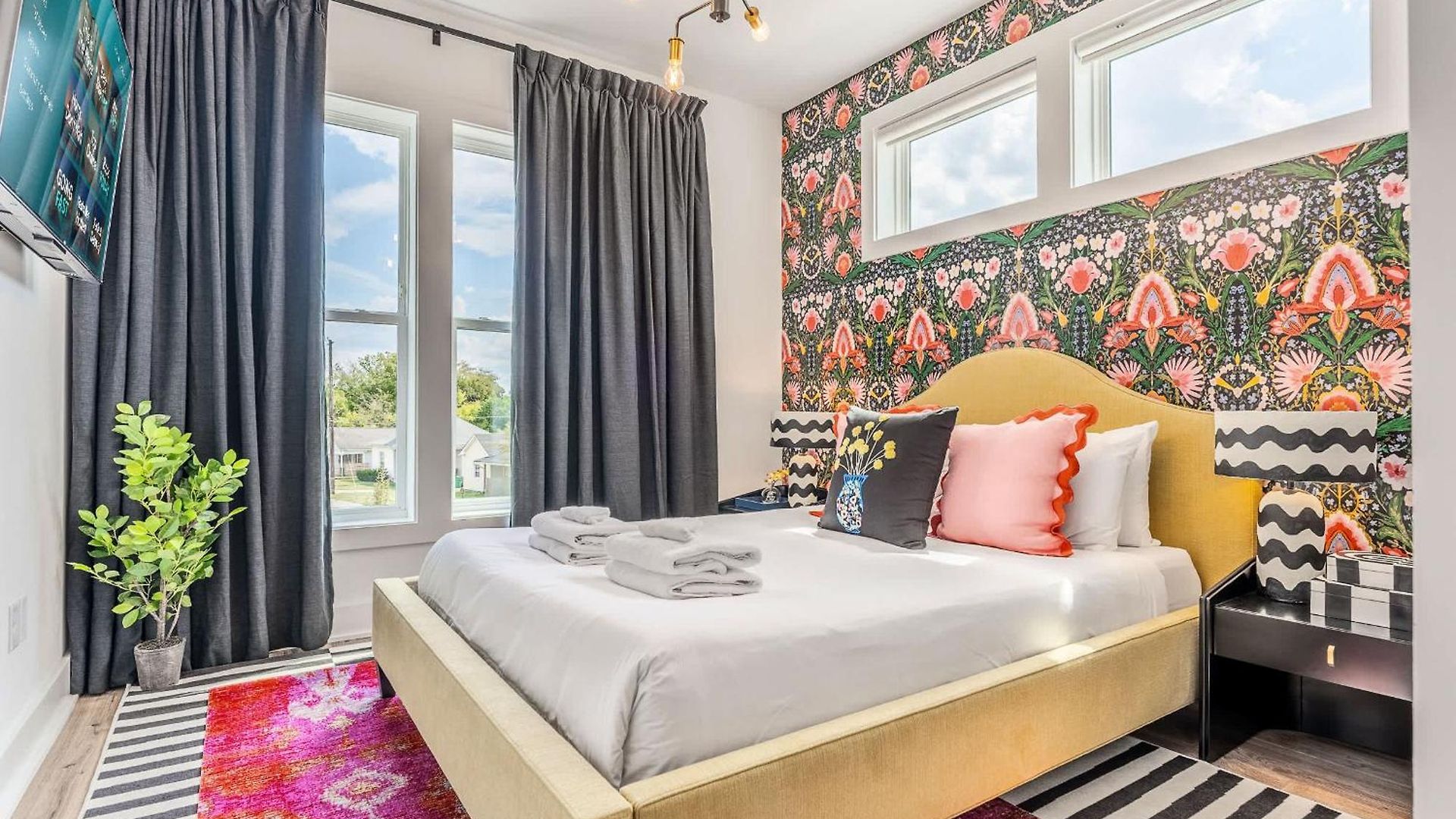 Luxe Group With Hot Tub & Rooftop Lounge