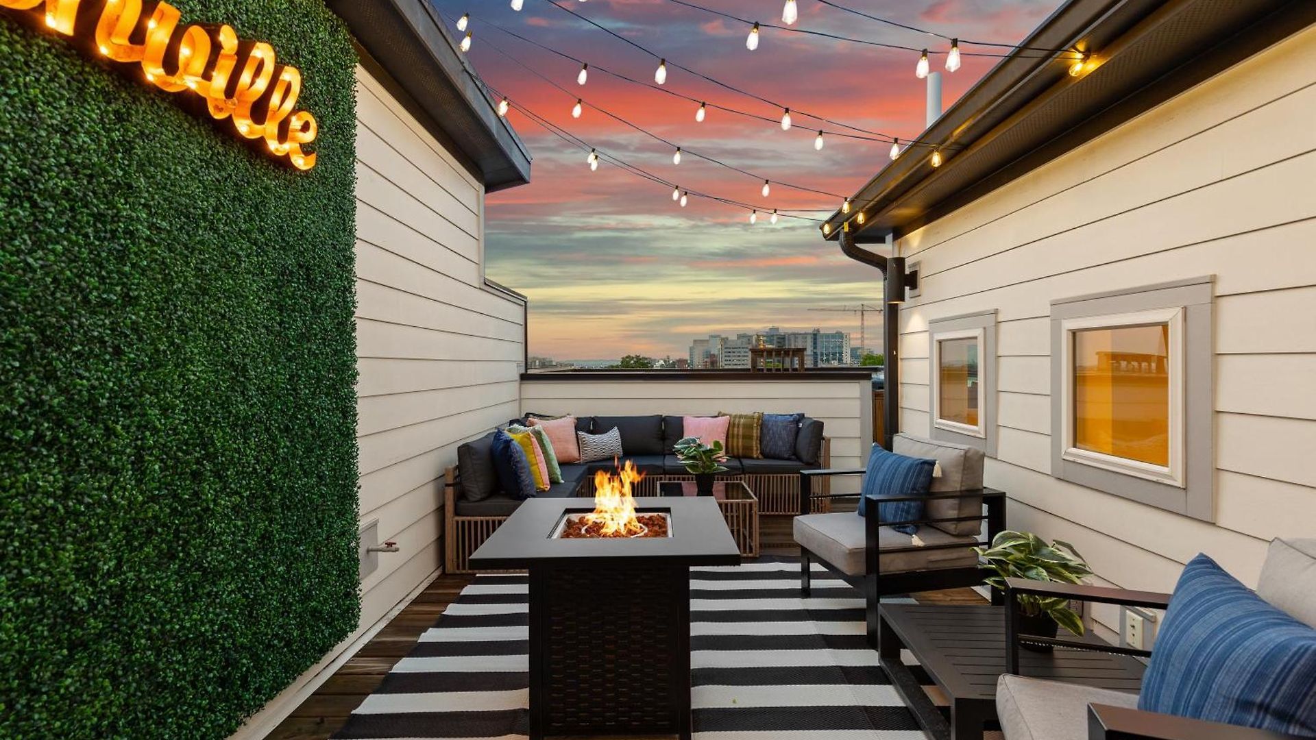 Holiday home Walk To Vanderbilt And Belmont With Garage And Rooftop Deck Nashville