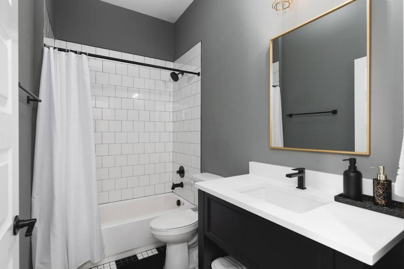 Sleeps 32 Only 10 Minutes To Broadway 4 Side By Side Holiday home Nashville