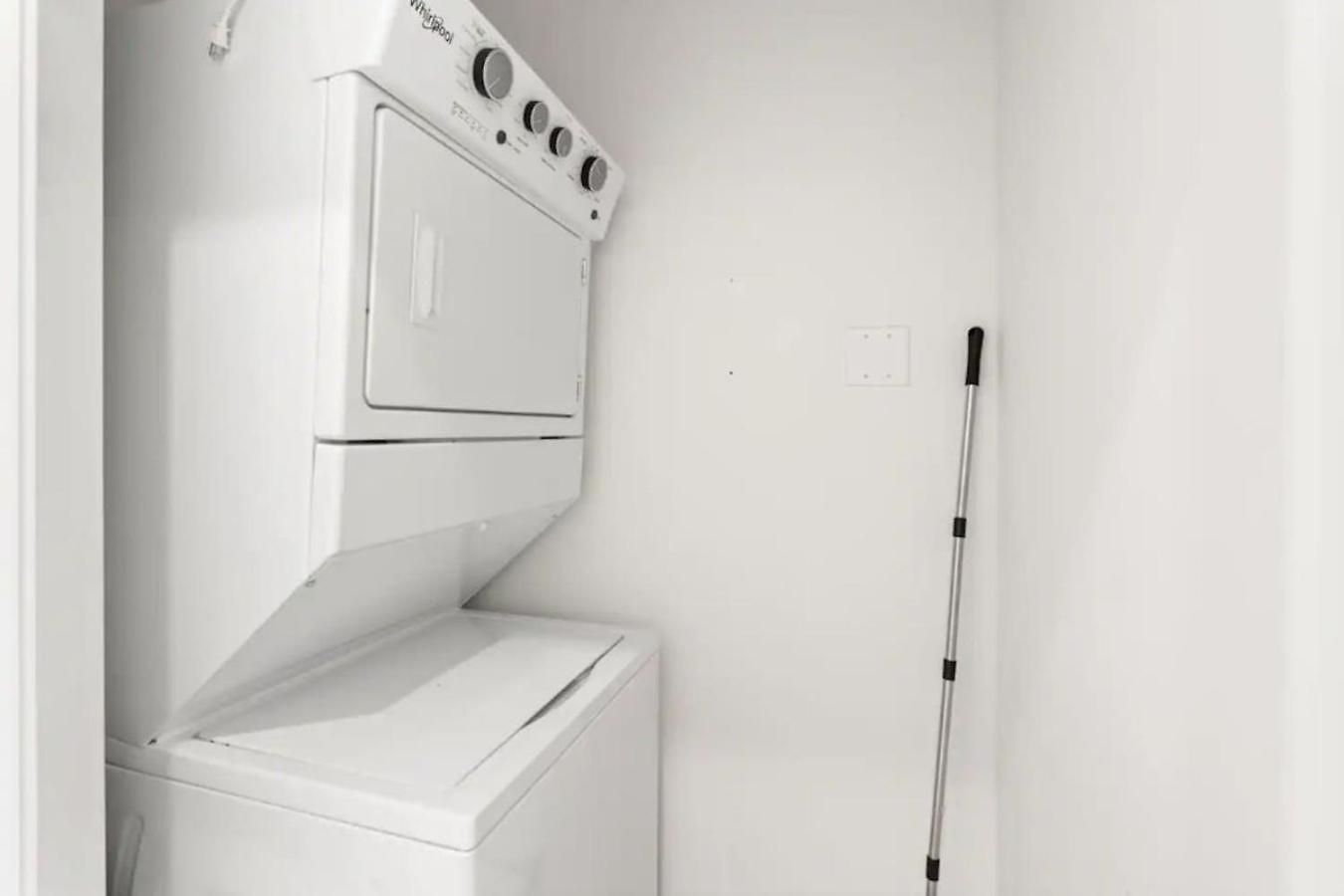 Sleeps 32 Only 10 Minutes To Broadway 4 Side By Side Holiday home *