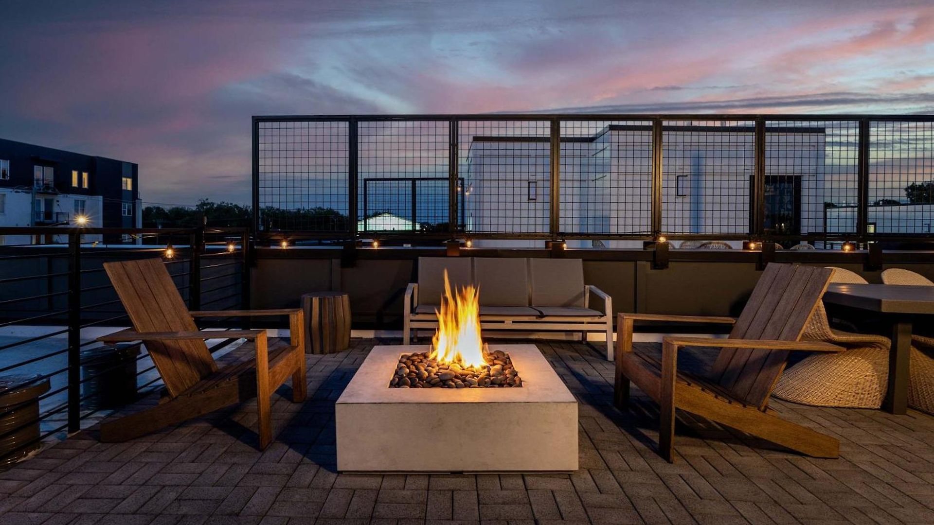 Rooftop Fire Pit & Skyline Views Near Broadway * Nashville