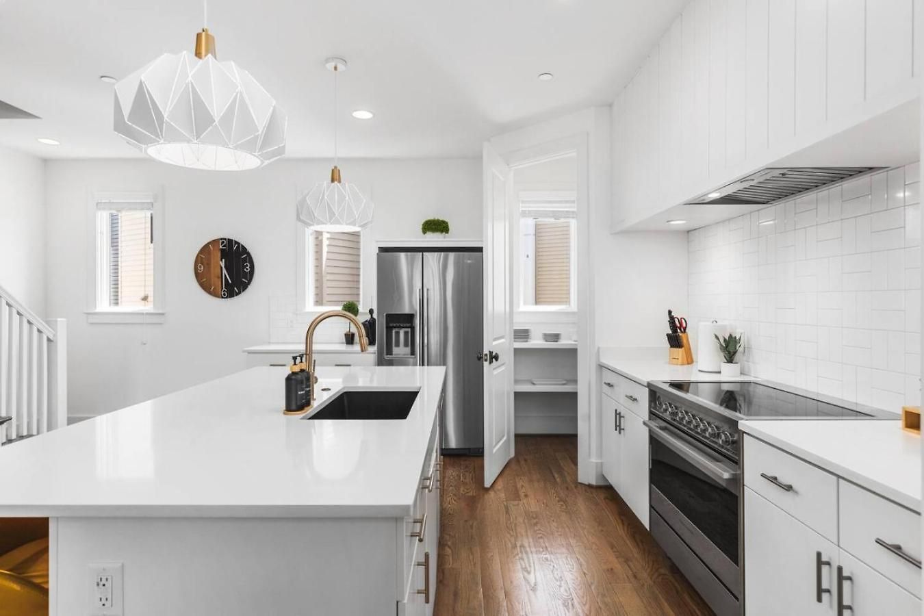 Two Neighboring Homes Sleeps 24 Walk To 12 South