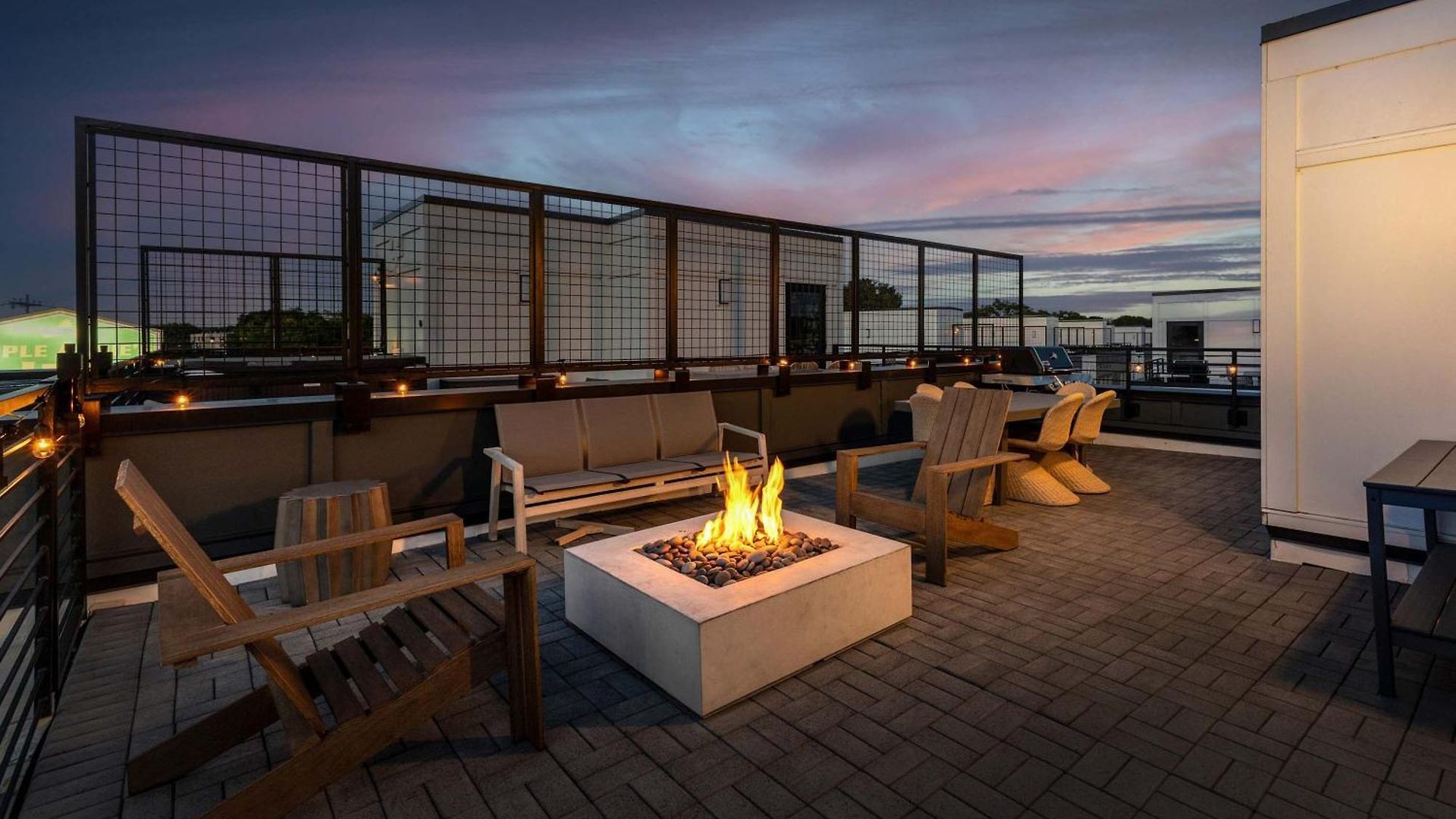 Rooftop Fire Pit & Skyline Views Near Broadway Holiday home *