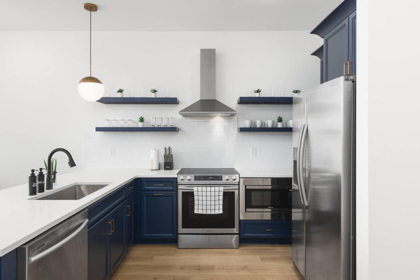Sleeps 32 Only 10 Minutes To Broadway 4 Side By Side Holiday home Nashville