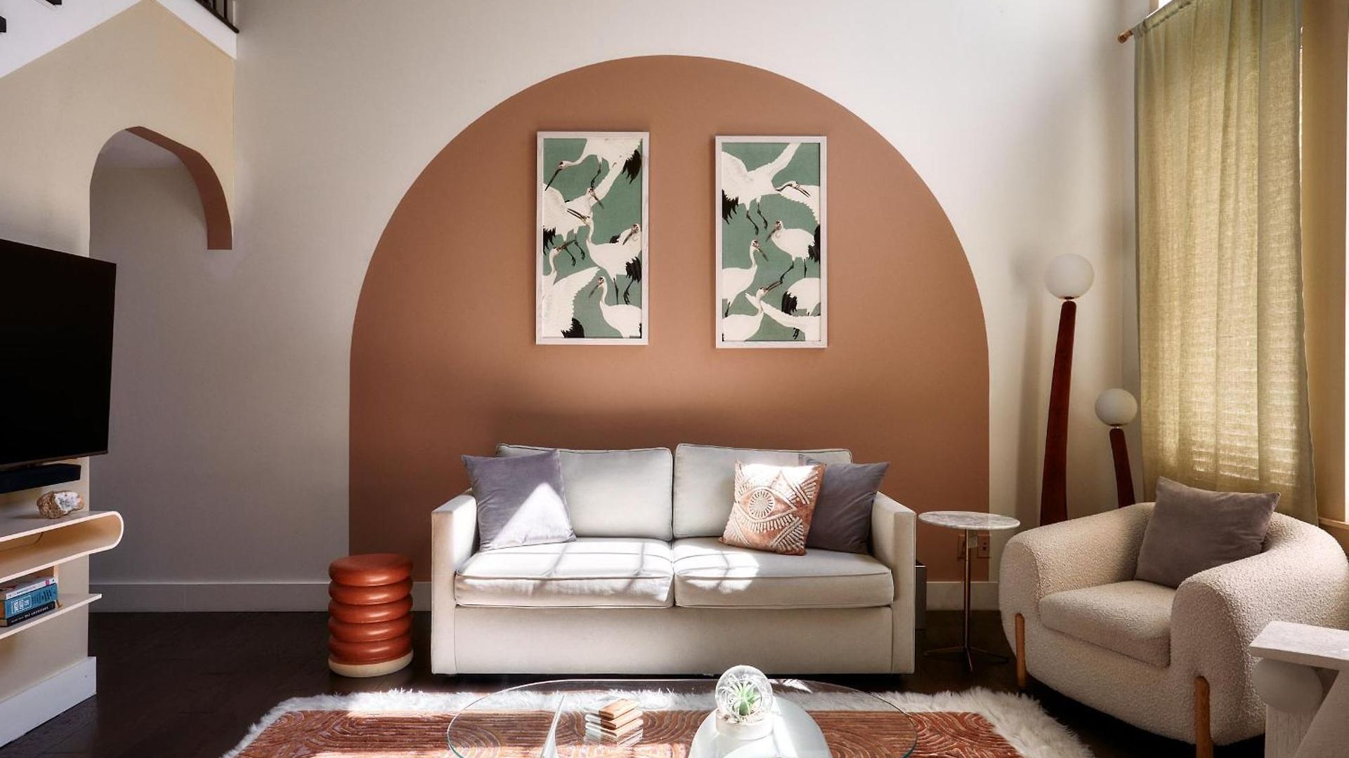Courtyard Penthouse, Kings Beds & Soaring Ceilings, 1 Of 7 Themed Lofts At Cowrite, Find Coffee And Tacos Downstairs, Complimentary Spin Class, Walk To Shopping In 12 South, 10 Minutes To Broadway, Parking, 24 Hr Hospitality Apartment
