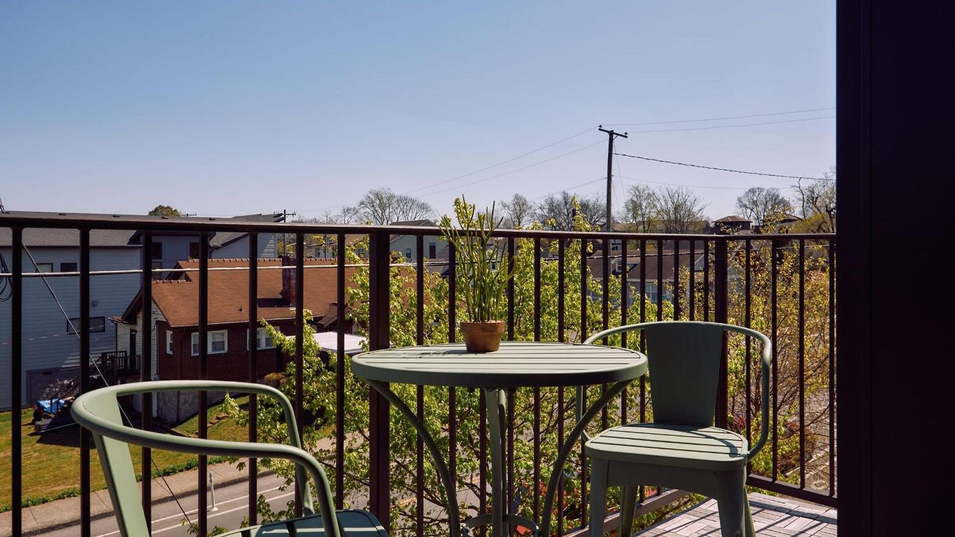 Penthouse In 12 South With Balcony, Near Broadway!