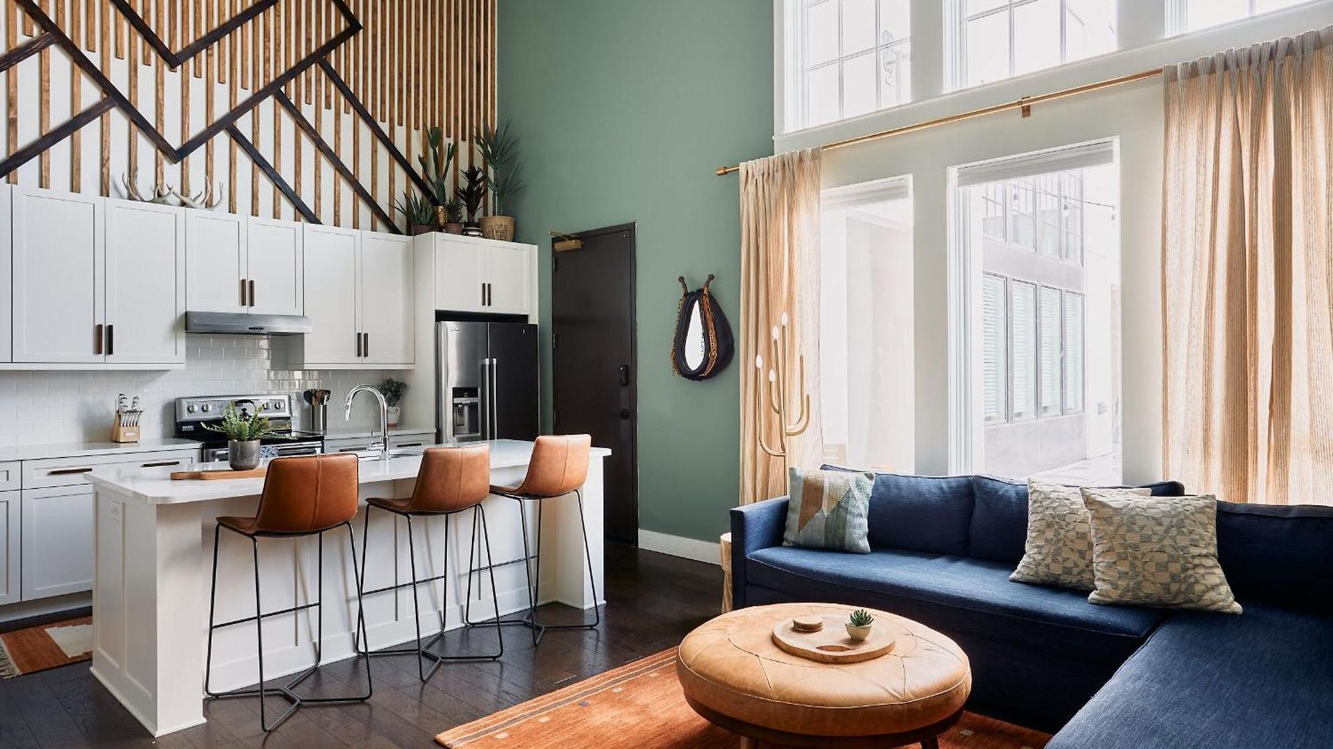 Soaring Ceilings & King Beds Overlooking Courtyard, 1 Of 7 Themed Lofts At Cowrite, Find Coffee And Tacos Downstairs, Complimentary Spin Class, Walk To Shopping In 12 South, 10 Minutes To Broadway, Parking, 24 Hr Hospitality * Nashville