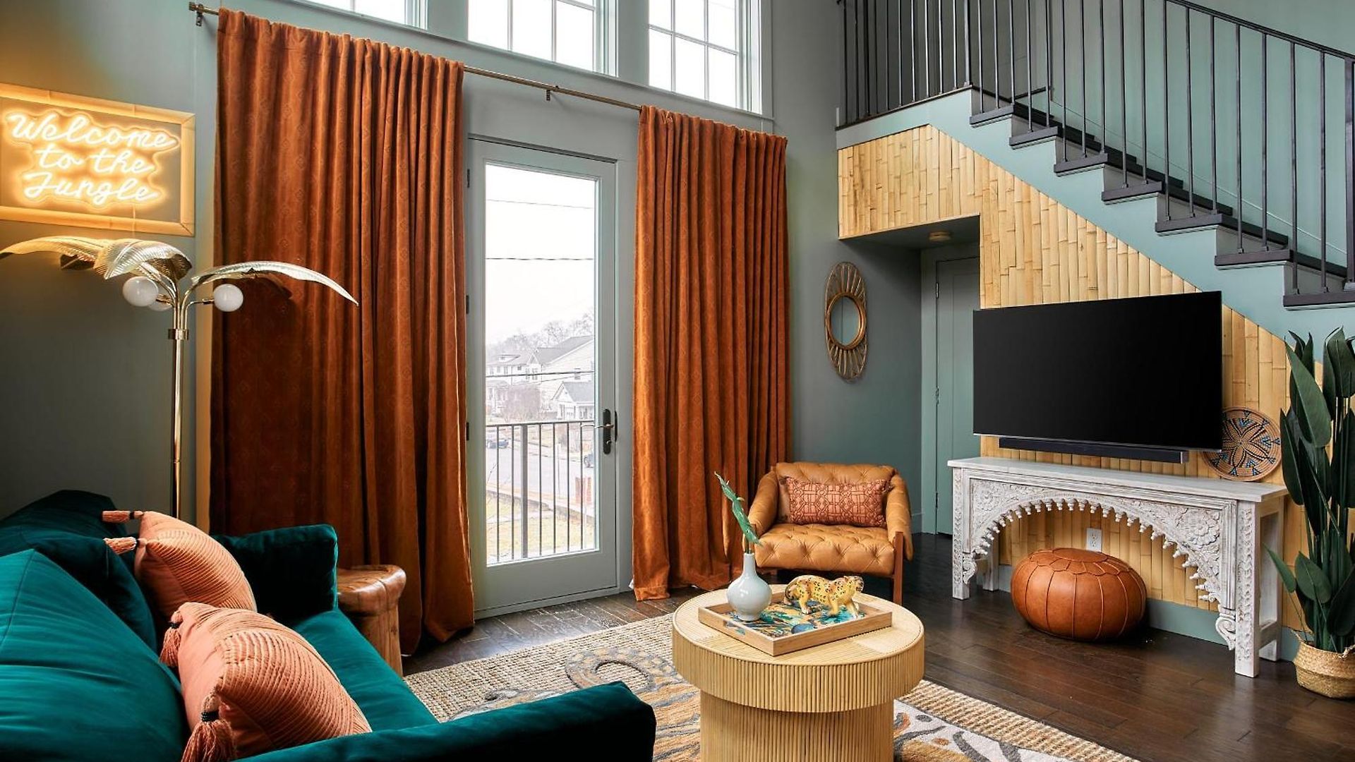 Upscale 12 South Penthouse With 2 Kings, Balcony 1 Of 7 Themed Lofts At Cowrite, Find Coffee And Tacos Downstairs, Complimentary Spin Class, Walk To Shopping In 12 South, 10 Minutes To Broadway, Parking, 24 Hr Hospitality * Nashville