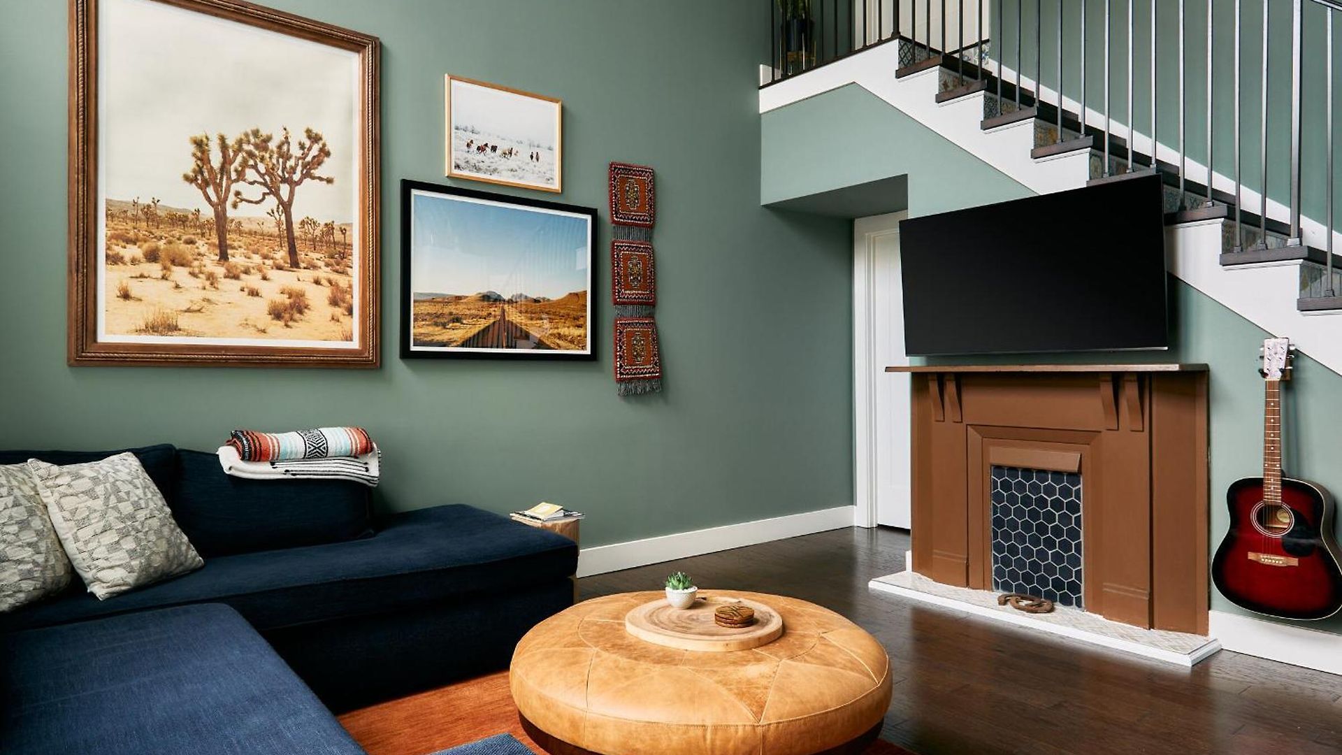 Soaring Ceilings & King Beds Overlooking Courtyard, 1 Of 7 Themed Lofts At Cowrite, Find Coffee And Tacos Downstairs, Complimentary Spin Class, Walk To Shopping In 12 South, 10 Minutes To Broadway, Parking, 24 Hr Hospitality * Nashville