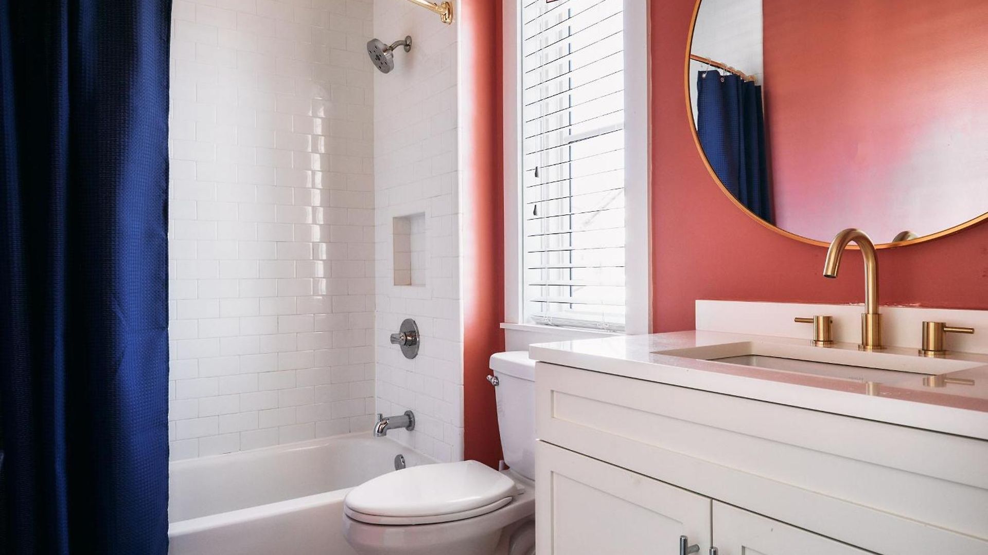 Apartment Courtyard Penthouse, Kings Beds & Soaring Ceilings, 1 Of 7 Themed Lofts At Cowrite, Find Coffee And Tacos Downstairs, Complimentary Spin Class, Walk To Shopping In 12 South, 10 Minutes To Broadway, Parking, 24 Hr Hospitality