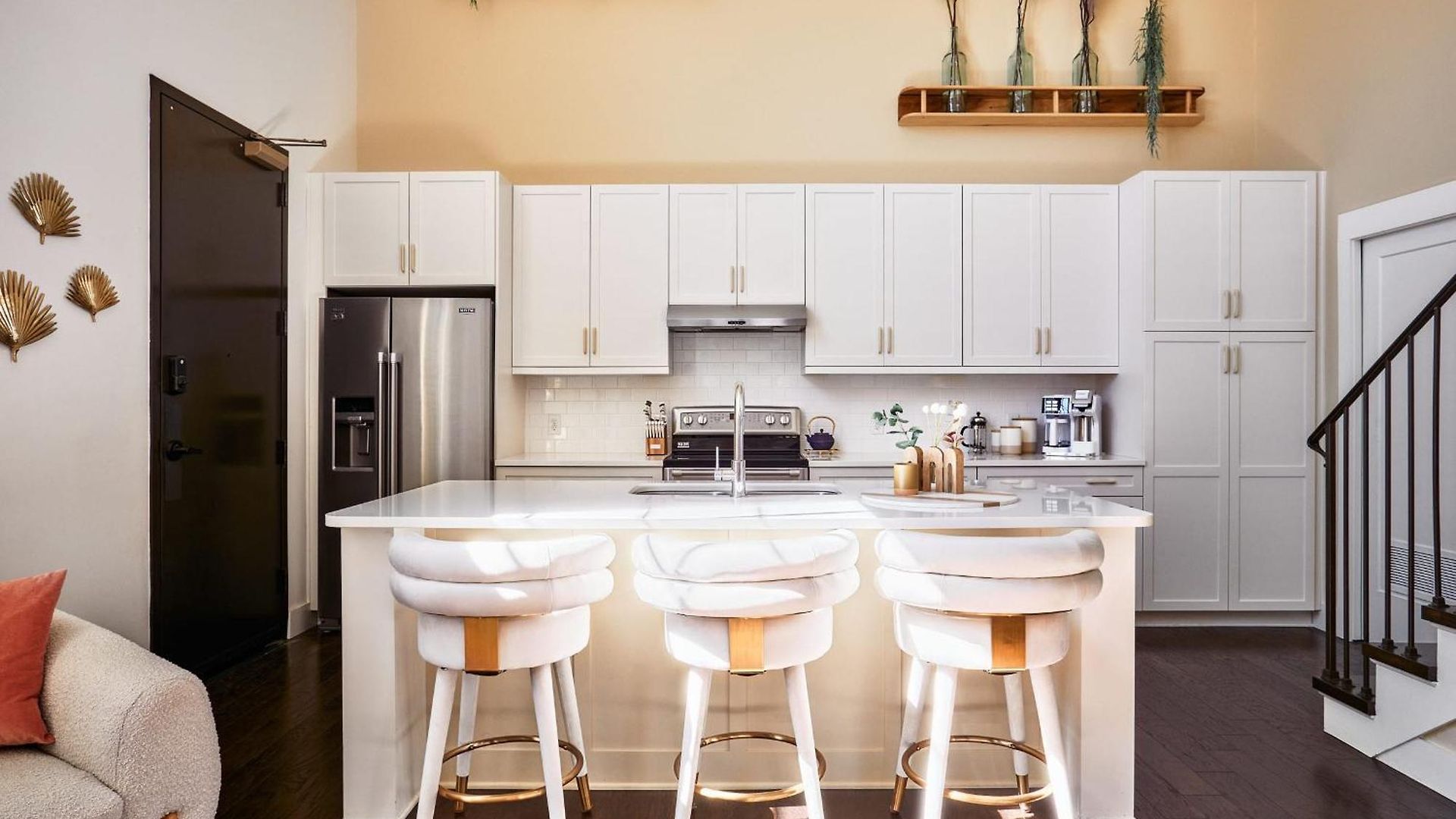 Apartment Courtyard Penthouse, Kings Beds & Soaring Ceilings, 1 Of 7 Themed Lofts At Cowrite, Find Coffee And Tacos Downstairs, Complimentary Spin Class, Walk To Shopping In 12 South, 10 Minutes To Broadway, Parking, 24 Hr Hospitality Nashville