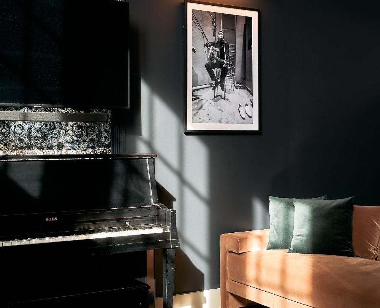 Apartment Stylish 2 Penthouse Walk To Shopping, Food, 1 Of 7 Themed Lofts At Cowrite, Find Coffee And Tacos Downstairs, Complimentary Spin Class, Walk To Shopping In 12 South, 10 Minutes To Broadway, Parking, 24 Hr Hospitality Nashville