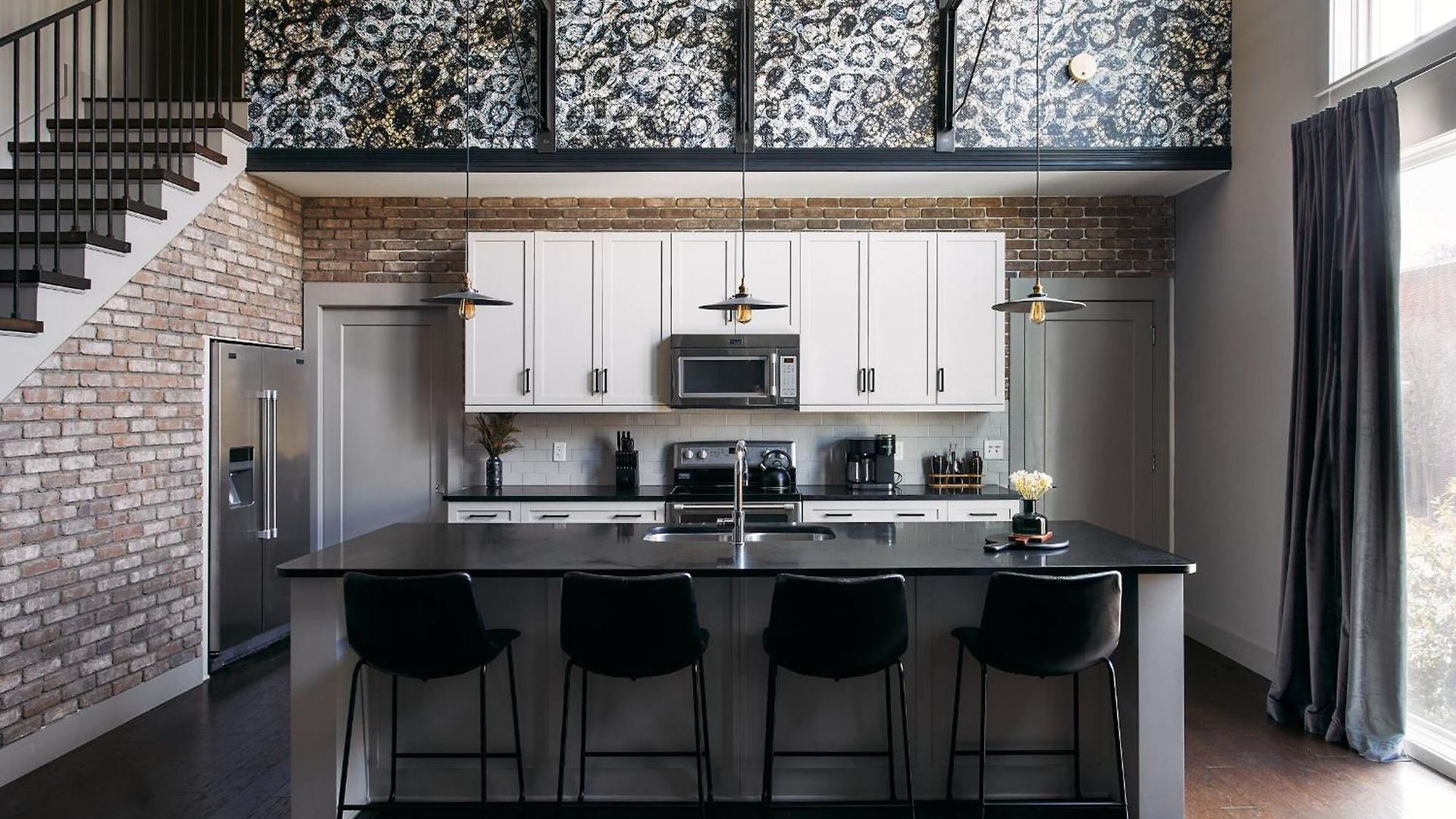 Apartment Stylish 2 Penthouse Walk To Shopping, Food, 1 Of 7 Themed Lofts At Cowrite, Find Coffee And Tacos Downstairs, Complimentary Spin Class, Walk To Shopping In 12 South, 10 Minutes To Broadway, Parking, 24 Hr Hospitality *