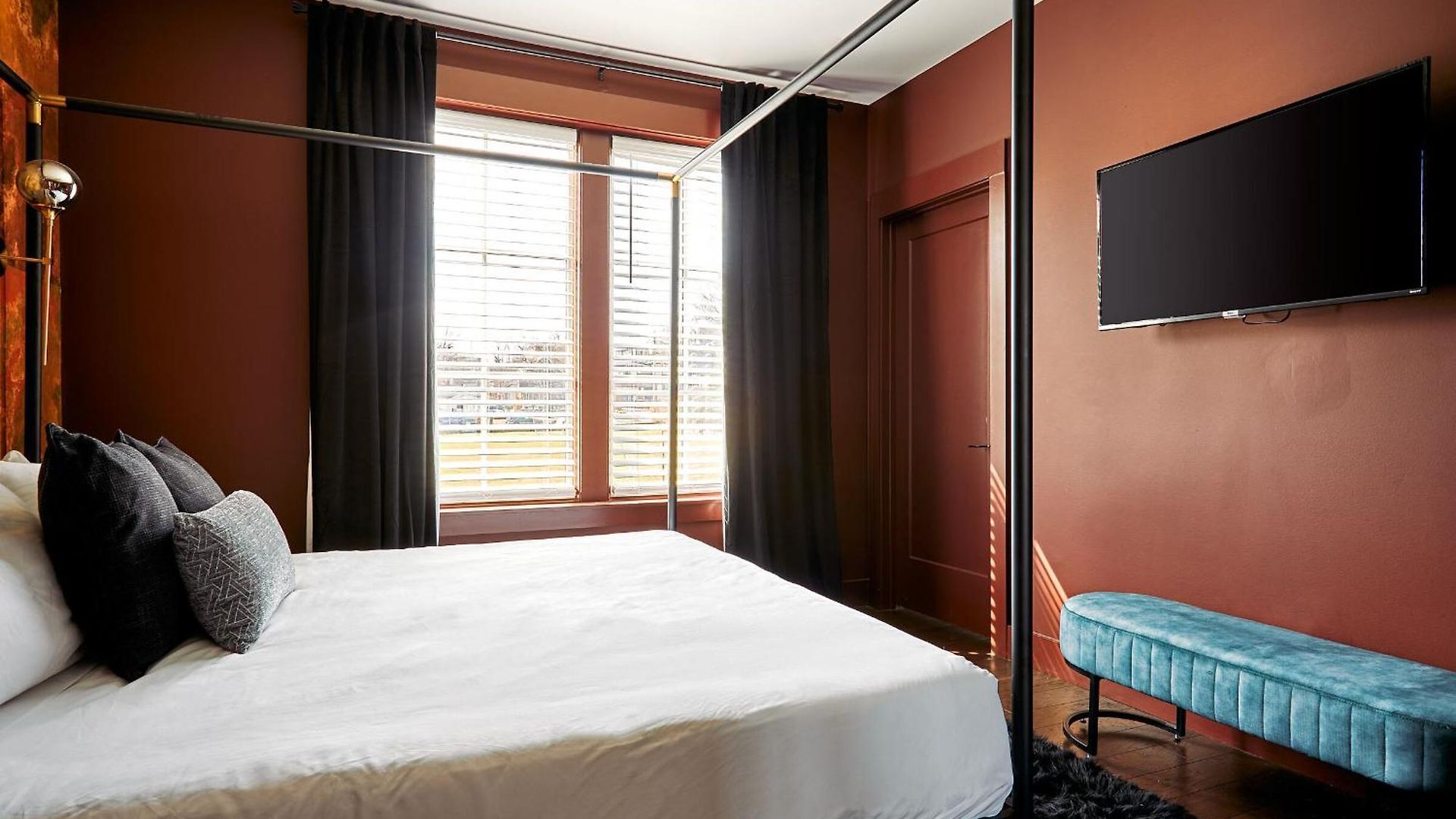Apartment Stylish 2 Penthouse Walk To Shopping, Food, 1 Of 7 Themed Lofts At Cowrite, Find Coffee And Tacos Downstairs, Complimentary Spin Class, Walk To Shopping In 12 South, 10 Minutes To Broadway, Parking, 24 Hr Hospitality Nashville