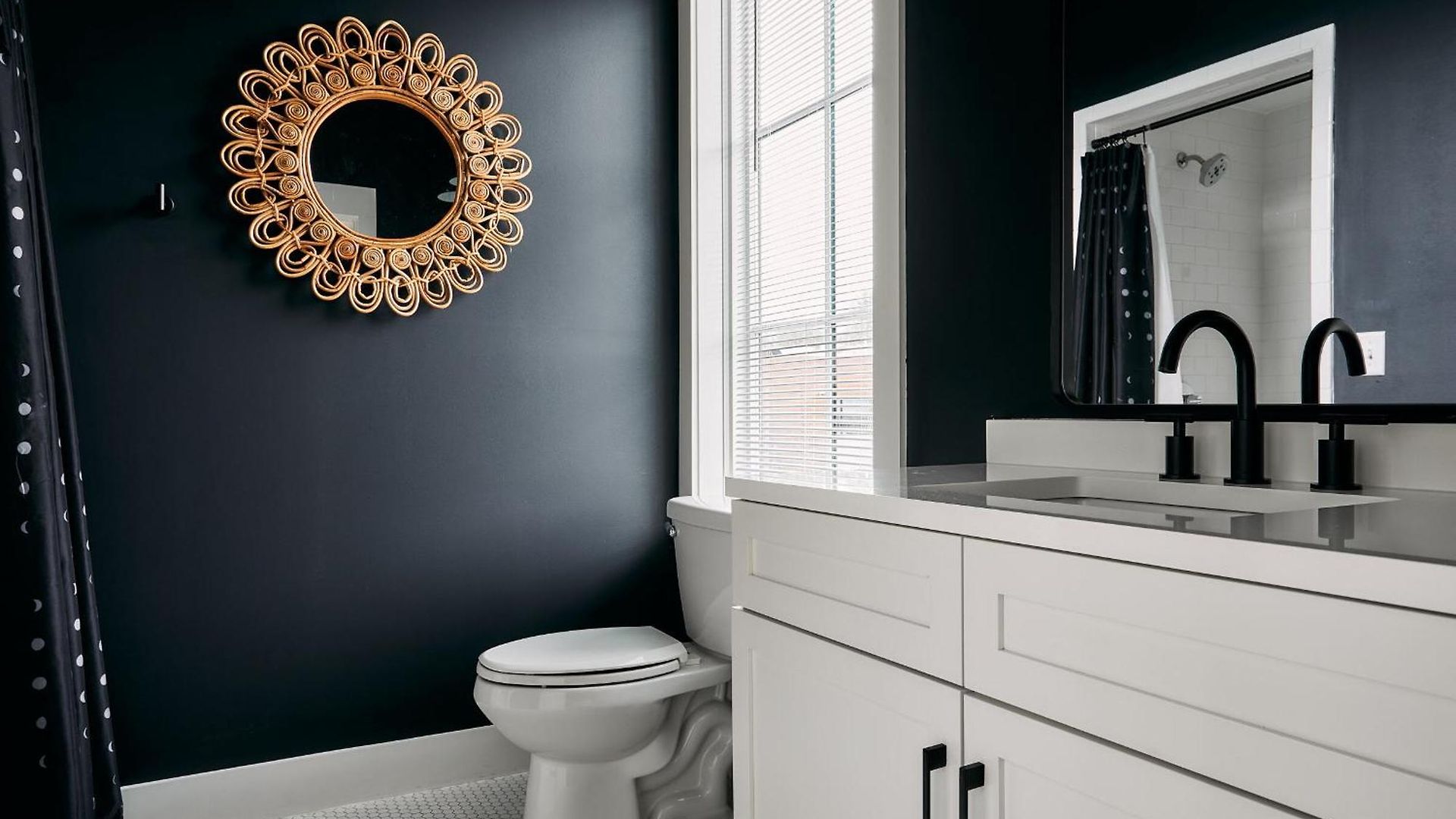 Apartment Stylish Boho Courtyard Loft With King Beds In 12s At 1 Of 7 Themed Lofts At Cowrite, Find Coffee And Tacos Downstairs, Complimentary Spin Class, Walk To Shopping In 12 South, 10 Minutes To Broadway, Parking, 24 Hr Hospitality
