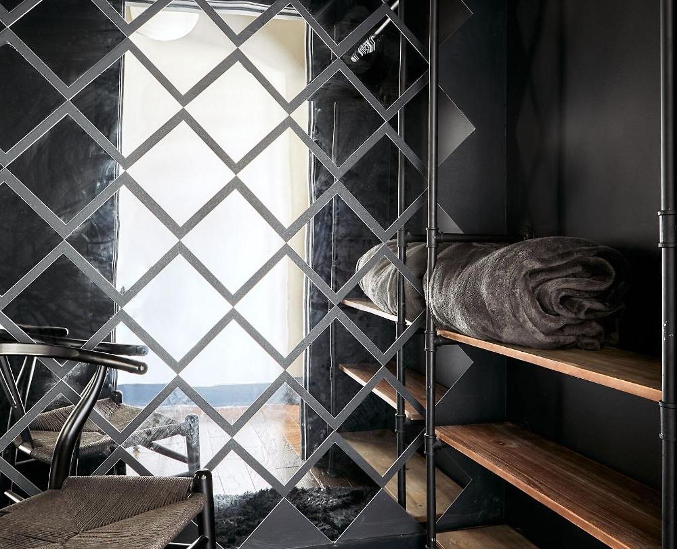 Stylish 2 Penthouse Walk To Shopping, Food, 1 Of 7 Themed Lofts At Cowrite, Find Coffee And Tacos Downstairs, Complimentary Spin Class, Walk To Shopping In 12 South, 10 Minutes To Broadway, Parking, 24 Hr Hospitality *
