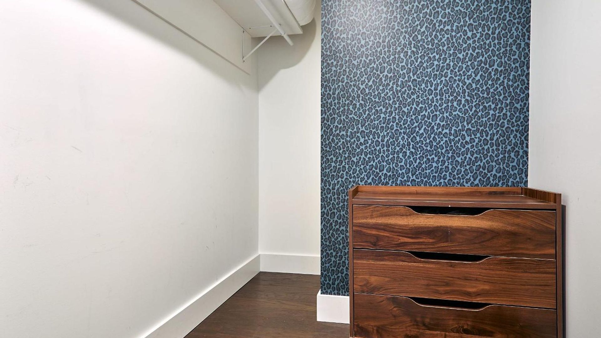 Apartment Upscale 12 South Penthouse With 2 Kings, Balcony 1 Of 7 Themed Lofts At Cowrite, Find Coffee And Tacos Downstairs, Complimentary Spin Class, Walk To Shopping In 12 South, 10 Minutes To Broadway, Parking, 24 Hr Hospitality