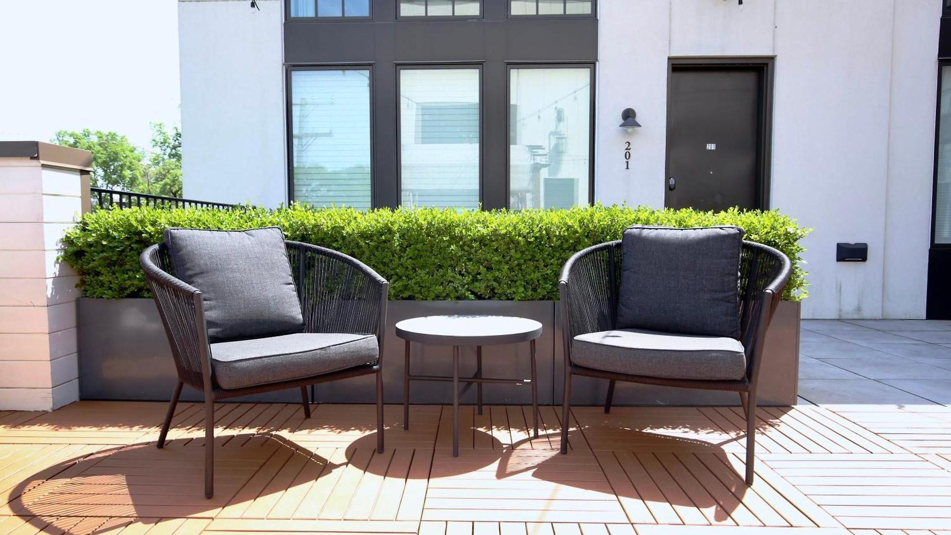 Apartment Soaring Ceilings & King Beds Overlooking Courtyard, 1 Of 7 Themed Lofts At Cowrite, Find Coffee And Tacos Downstairs, Complimentary Spin Class, Walk To Shopping In 12 South, 10 Minutes To Broadway, Parking, 24 Hr Hospitality *