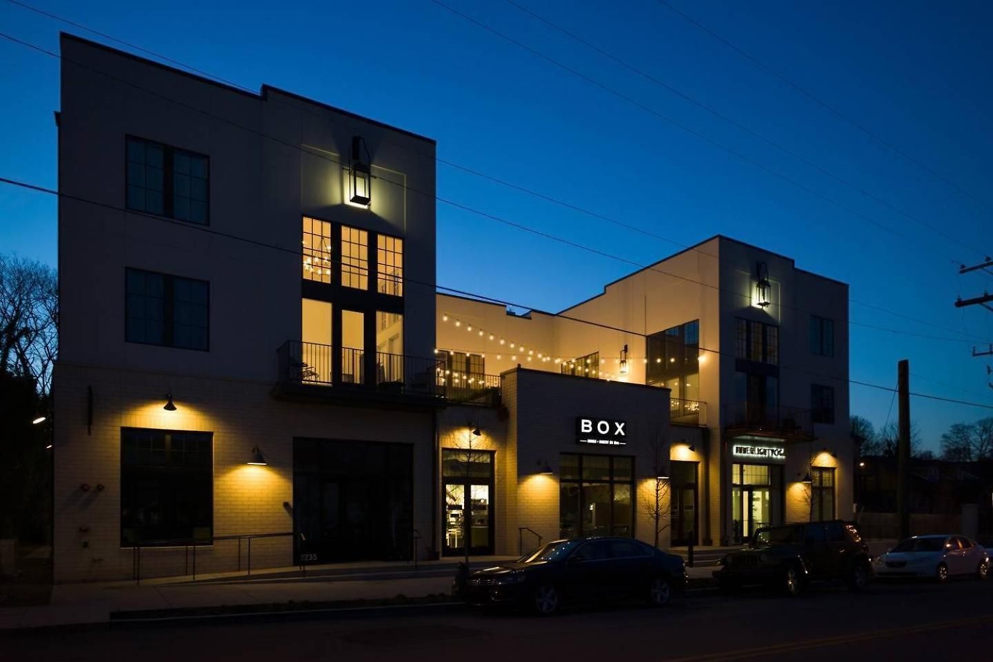 Soaring Ceilings & King Beds Overlooking Courtyard, 1 Of 7 Themed Lofts At Cowrite, Find Coffee And Tacos Downstairs, Complimentary Spin Class, Walk To Shopping In 12 South, 10 Minutes To Broadway, Parking, 24 Hr Hospitality Apartment Nashville