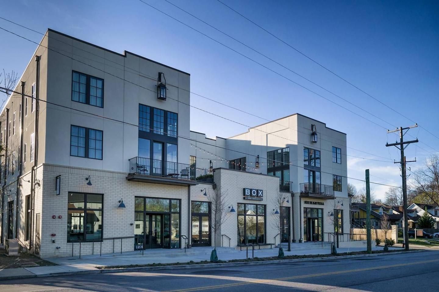 Soaring Ceilings & King Beds Overlooking Courtyard, 1 Of 7 Themed Lofts At Cowrite, Find Coffee And Tacos Downstairs, Complimentary Spin Class, Walk To Shopping In 12 South, 10 Minutes To Broadway, Parking, 24 Hr Hospitality Nashville