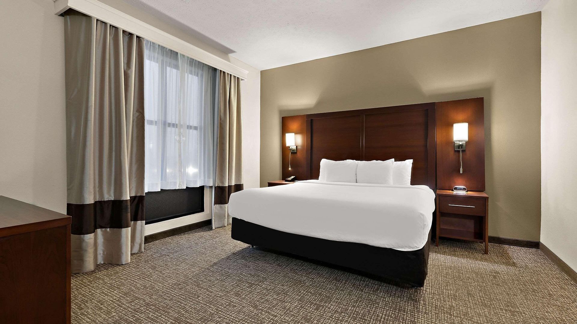 Comfort Near Percy Priest Hotel 4*