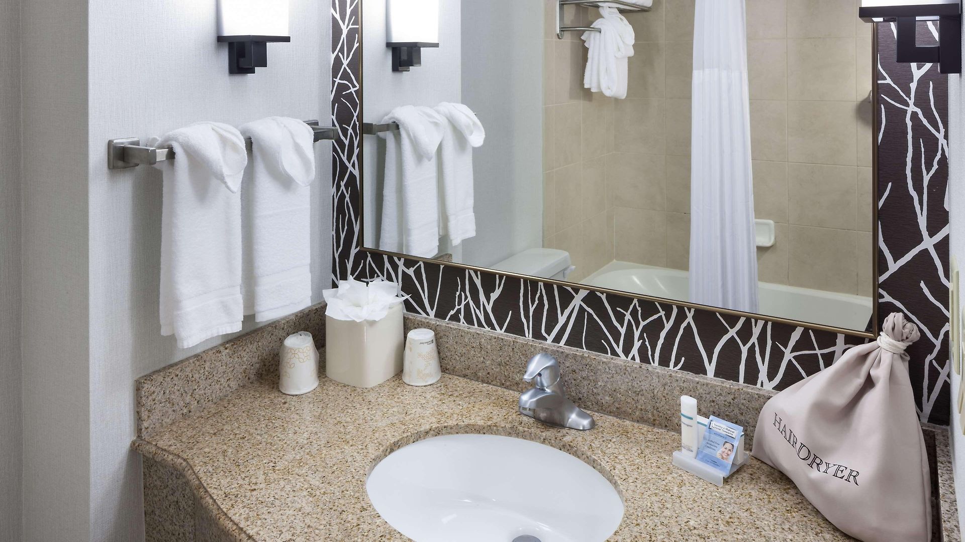 Hilton Garden Vanderbilt Hotel 3*