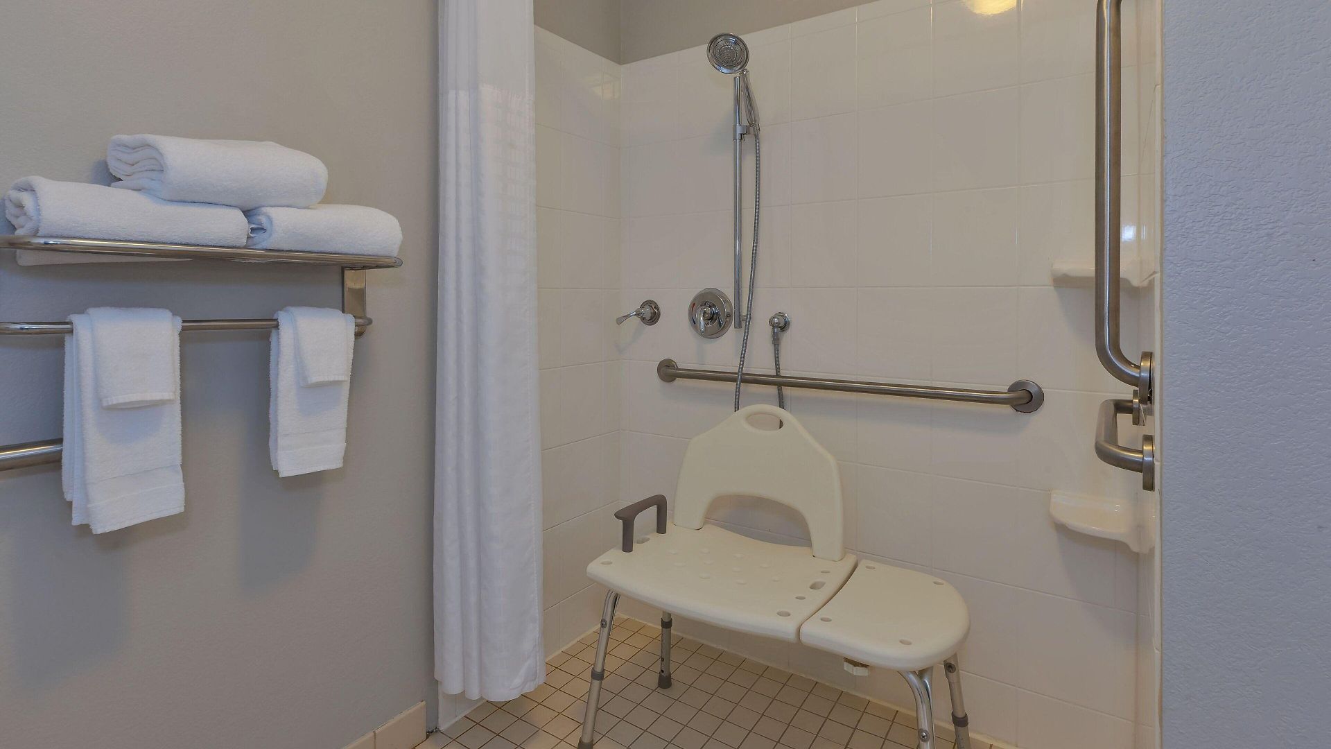 Towneplace By Marriott Airport Hotel