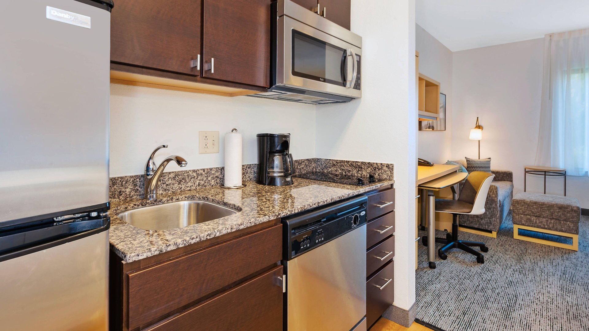 Hotel Towneplace By Marriott Airport
