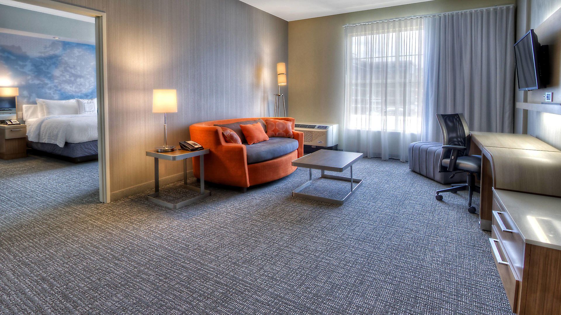 Courtyard By Marriott Hills 3*