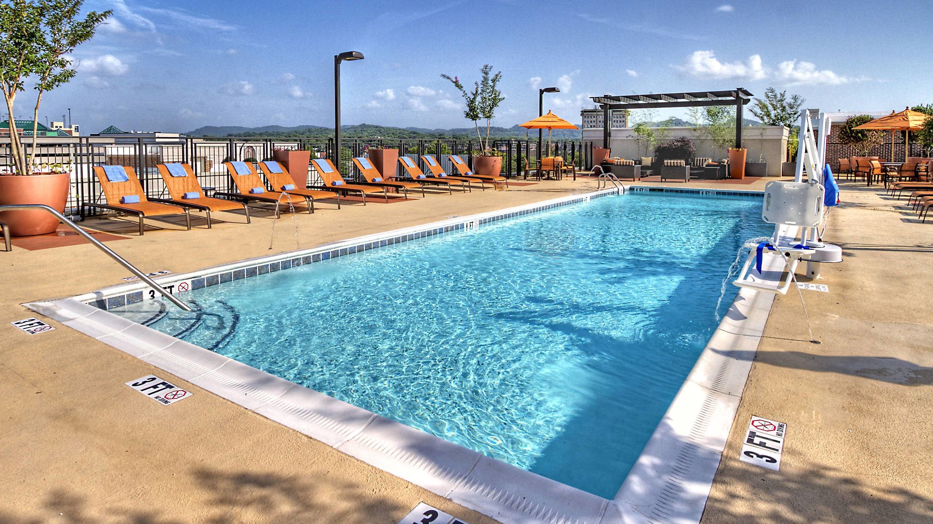 Courtyard By Marriott Hills 3*