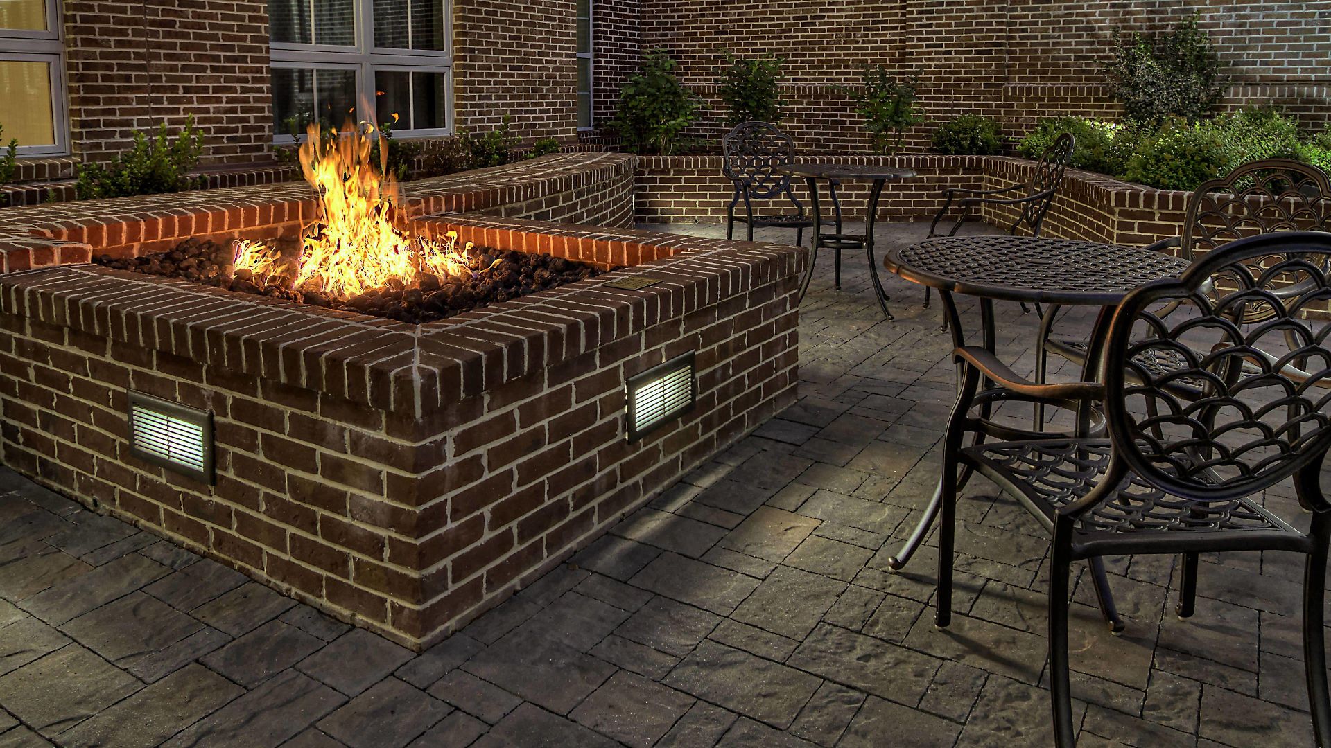 Courtyard By Marriott Hills 3*