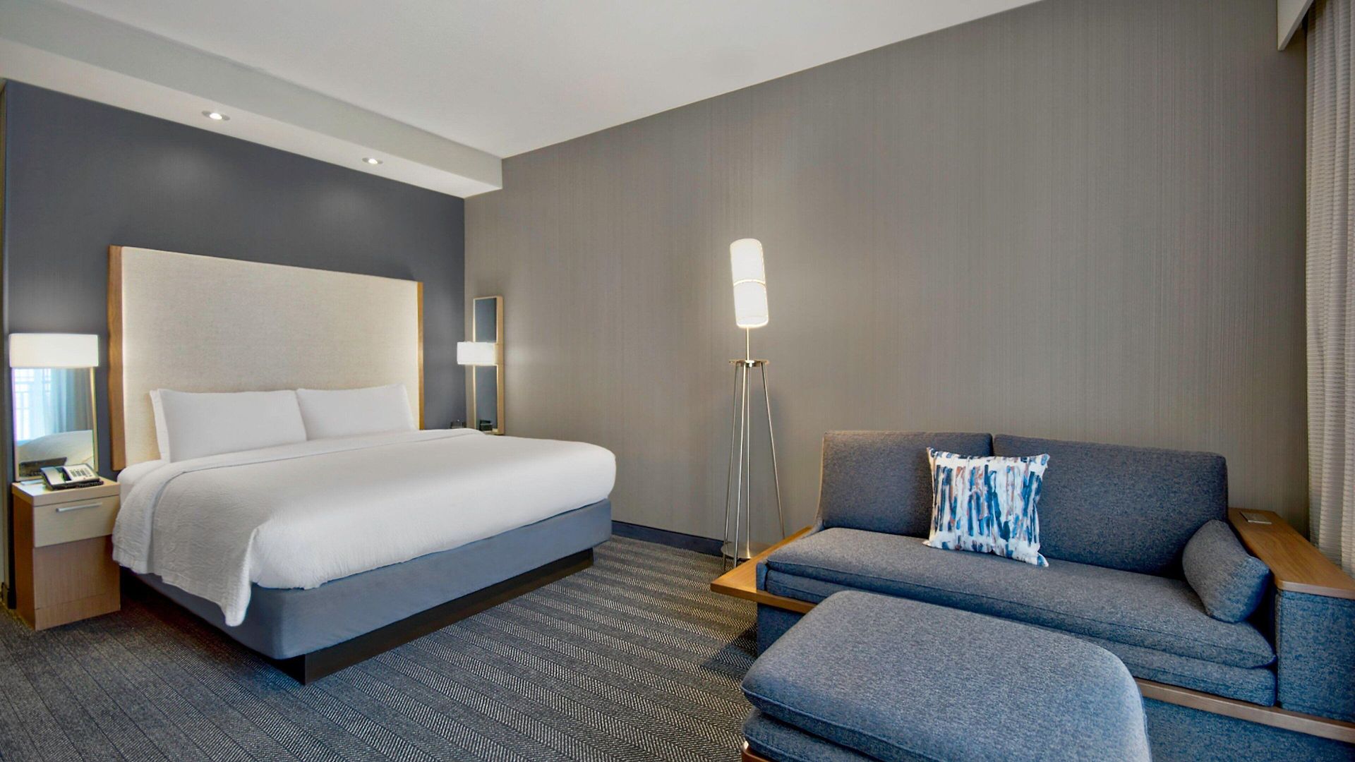 Courtyard By Marriott Hills Hotel 3*