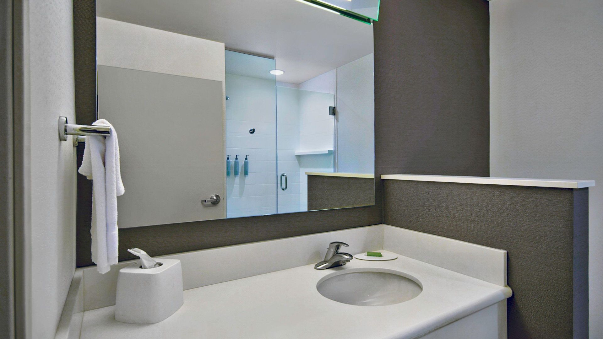 Courtyard By Marriott Hills