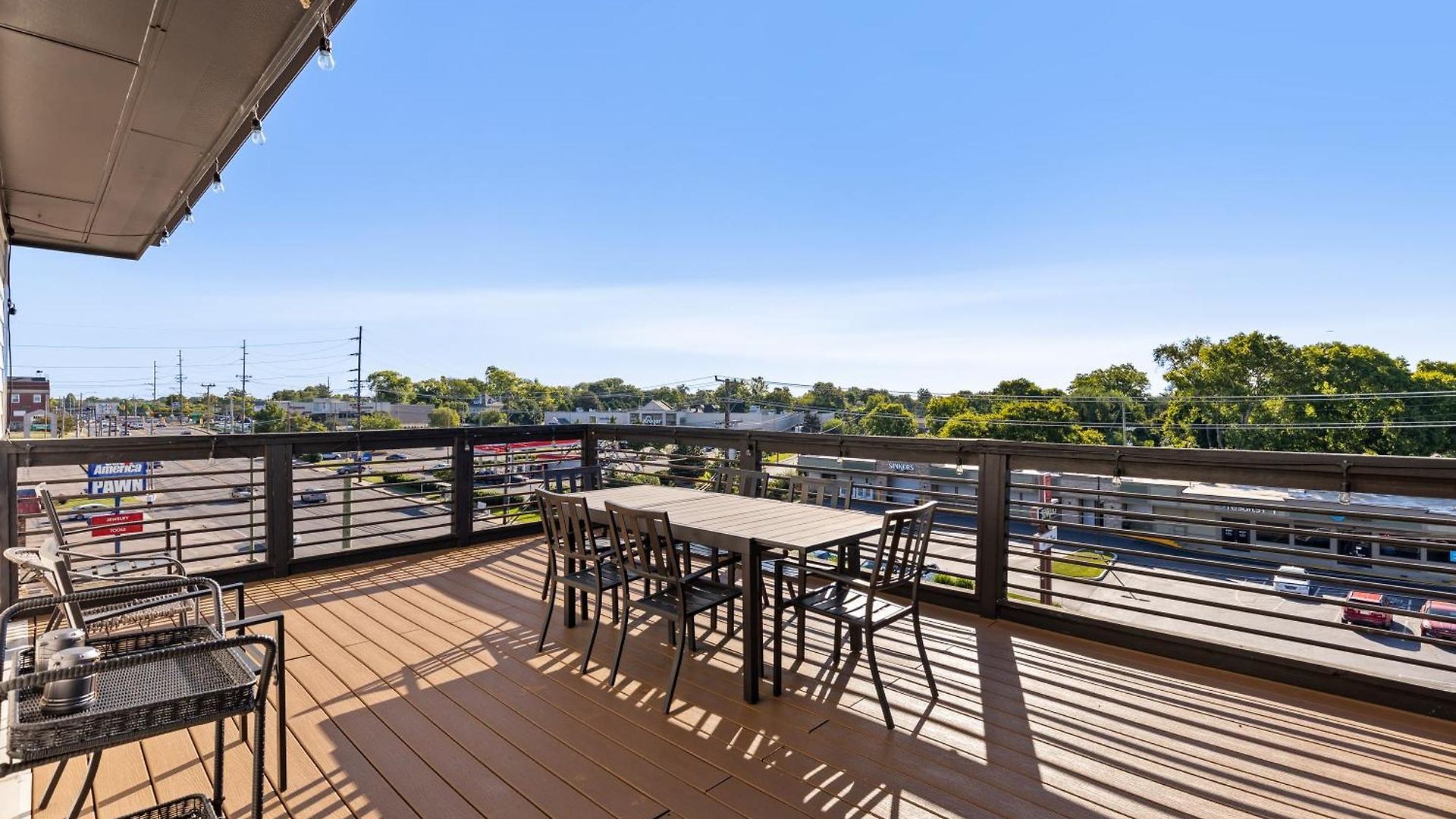 Only 4 Miles To Broadway With Free Parking And Tvs In Bedrooms *