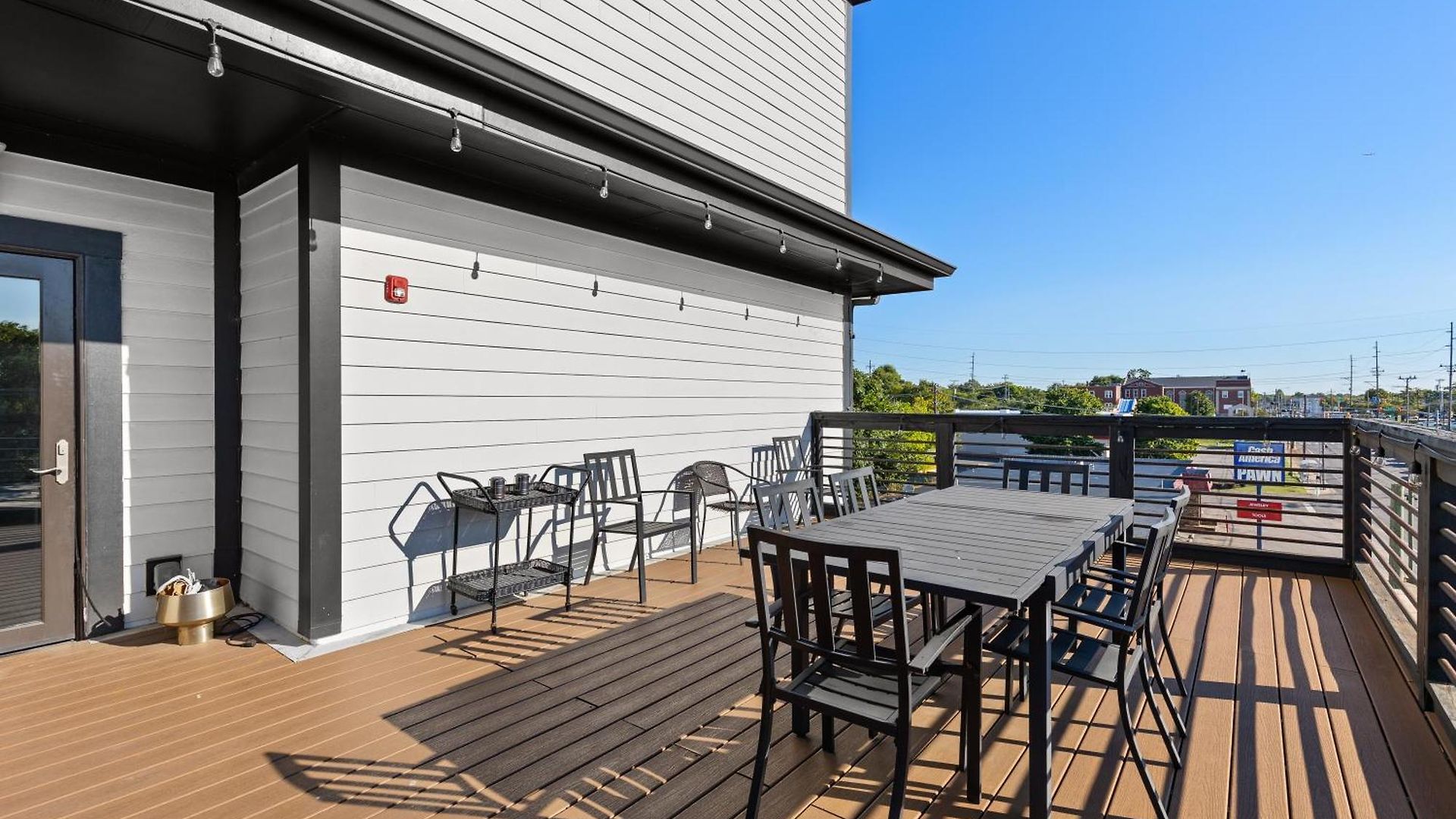 Apartment Only 4 Miles To Broadway With Free Parking And Tvs In Bedrooms *