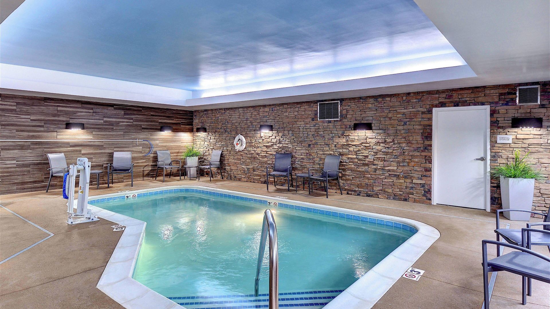 Fairfield & By Marriott Downtown-metrocenter Nashville