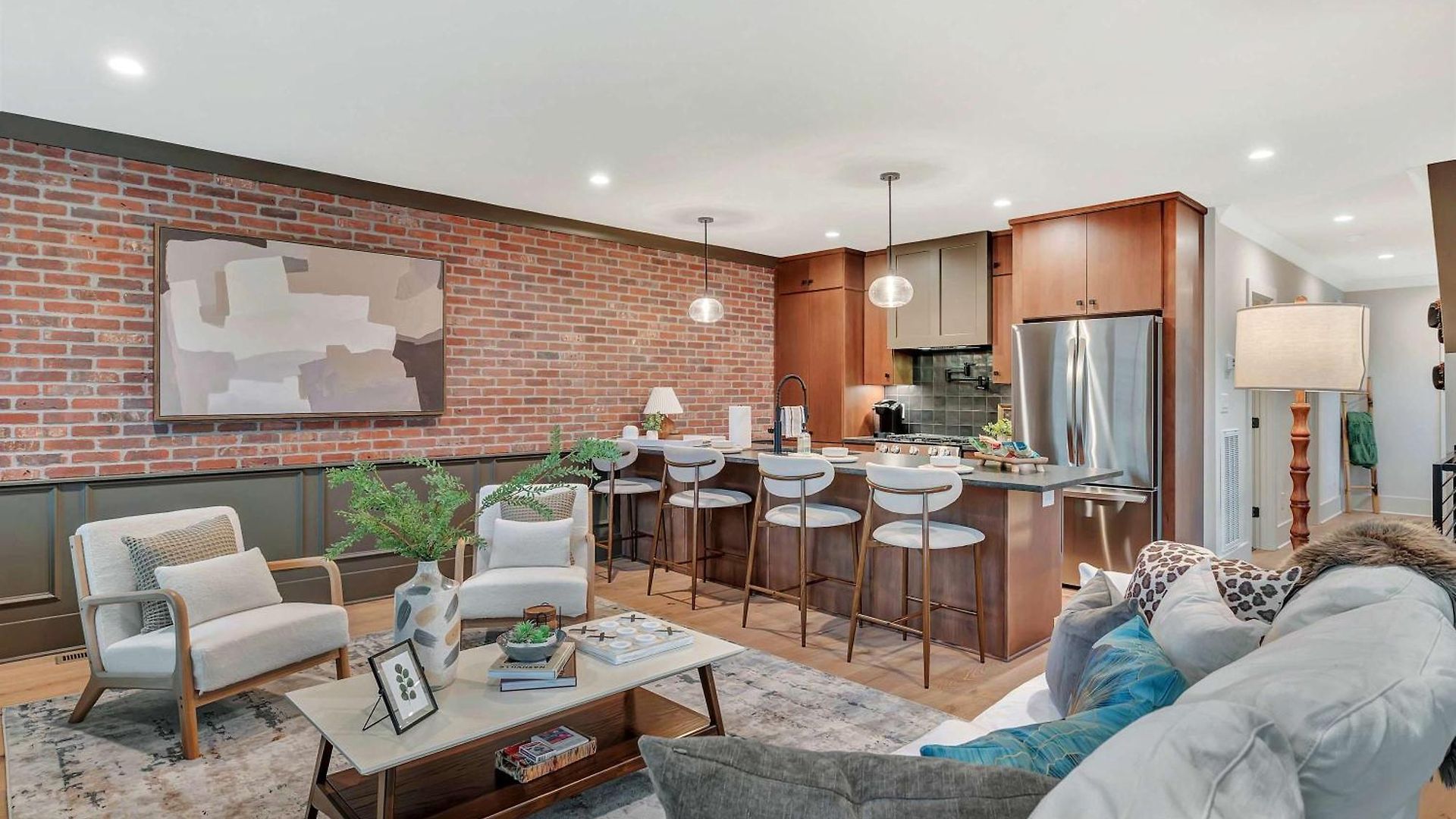 Holiday home New Bright Modern Townhome With Rooftop & Garage *