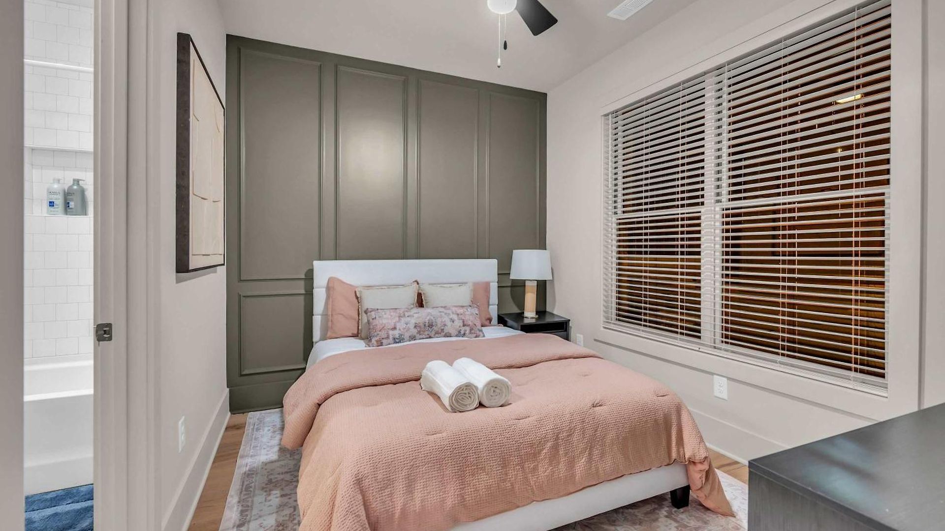New Music Loft-style With Rooftop Views Holiday home