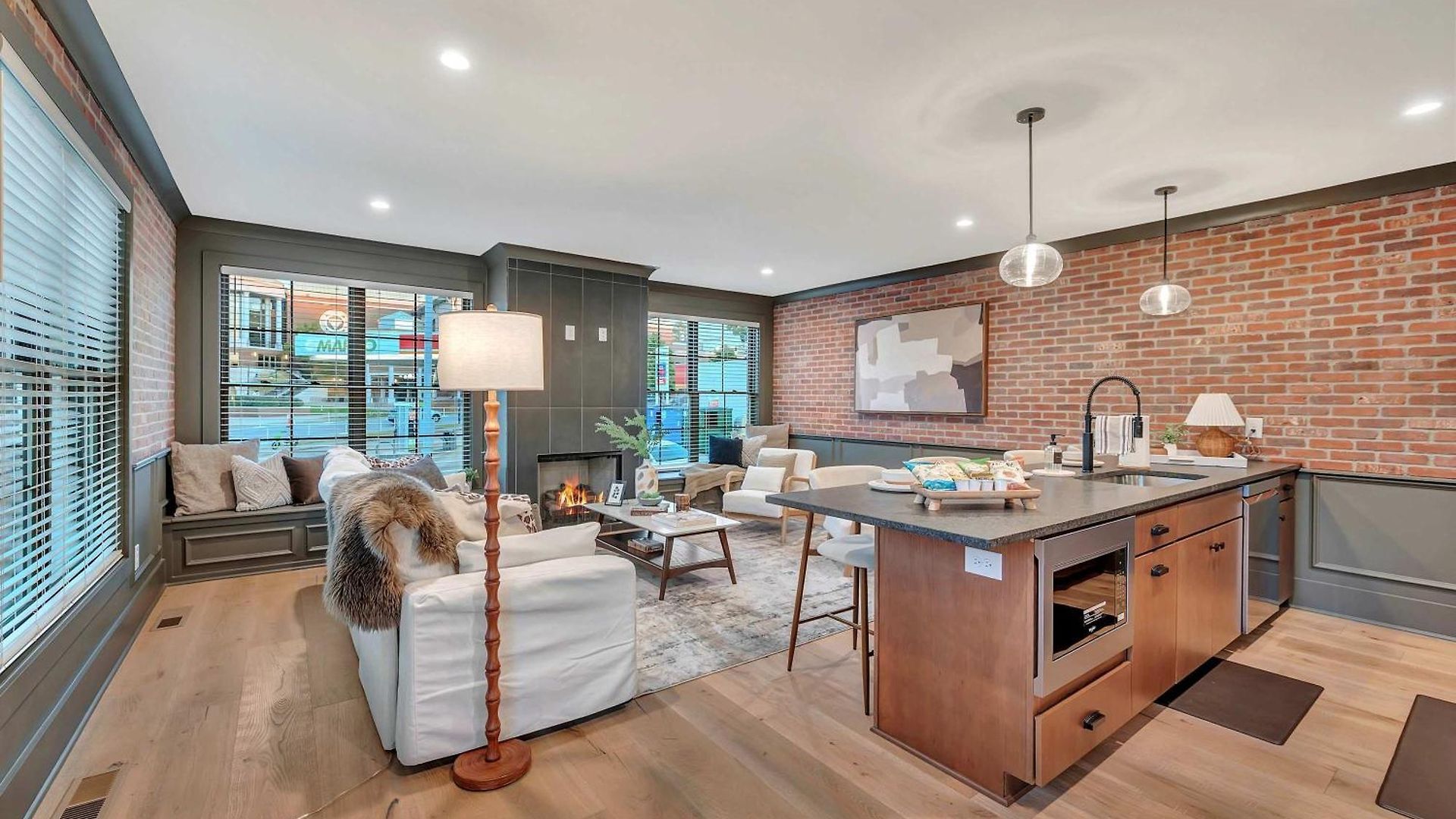 New Bright Modern Townhome With Rooftop & Garage