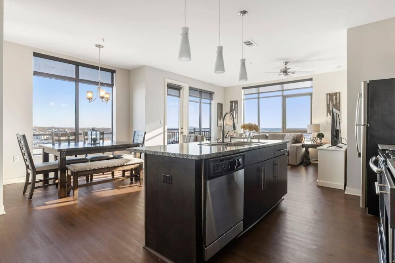 Luxurious Downtown Corner Views 2 Bed 2bath 61 * Nashville